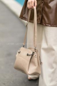 Modalamelif Ponpon Anahtarlıklı Çapraz Çanta Vizon