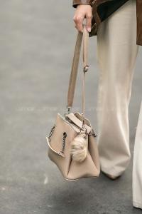 Modalamelif Ponpon Anahtarlıklı Çapraz Çanta Vizon