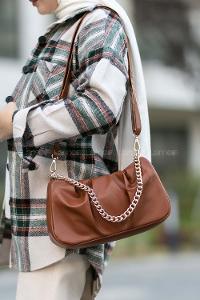 Lamelif Zincir Aksesuarlı Büzgülü Kadın Çanta Taba