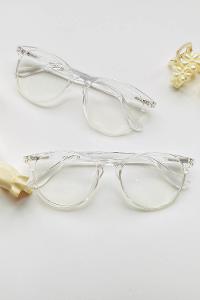 a Şeffaf Güneş Gözlüğü