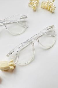 a Şeffaf Güneş Gözlüğü