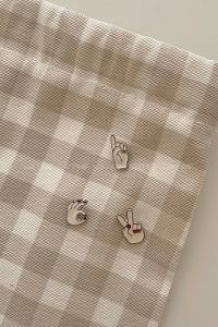 Modalamelif İşaret 3lü Demir Broş