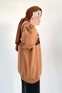 Modalamelif Yarım Balıkçı Yaka Yazı Baskılı Oversize Sweat Camel