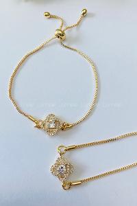 Gold Belted Gold Straight Wristband