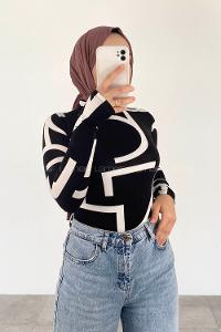 Lamelif Balıkçı Yaka Kalın Yazı Baskılı Body Siyah