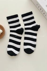 Lamelif Çizgili Soket Çorap