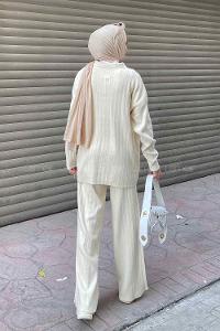 Cream Polo Neck Collar Long Arm Knitwear Comfortable Suit