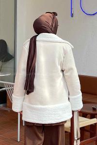 Lamelif Önü Boydan Düğmeli Kürklü Mont Taş Rengi