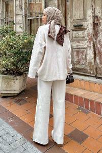 Ecru Medium Crew Neck Long Arm Knitwear Comfortable Suit