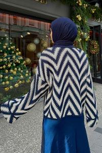 Lamelif Zikzak Desenli Kolu Katlamalı Kazak Lacivert