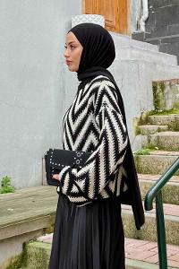 Black Medium Crew Neck Long Arm Jumper