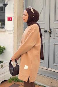 Lamelif Bisiklet Yaka Arma Detaylı Üç İplik Tunik Sütlü Kahve