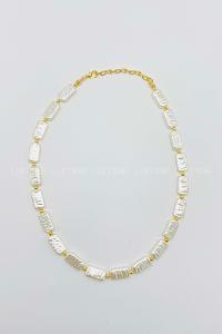 Lamelif İnci Tasarım Dikdörtgen İnci Detaylı Kolye