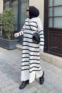 Lamelif Çizgi Detaylı Triko Tesettür Elbise Ekru