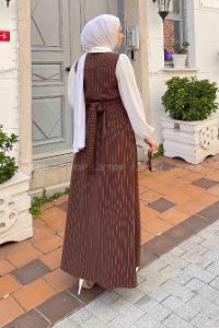 Lamelif Çizgi Detaylı Garnili Tesettür Elbise Kahverengi