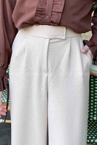 Lamelif  Beli Cırtcırt Kapama Detaylı Pantolon Krem