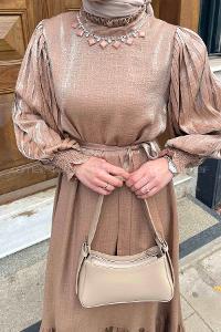 Lamelif Kol Piliseli Hakim Yaka Elbise Sütlü Kahve