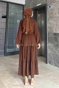 Lamelif Yaka Fırfır Detaylı Yarım Düğmeli Elbise Kahverengi