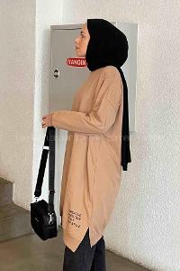 Lamelif Eteği Baskı Detaylı Yırtmaçlı Tunik Sütlü Kahve
