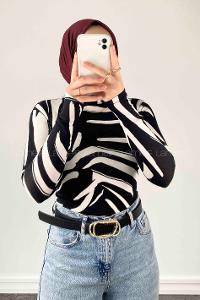 Lamelif Balıkçı Yaka Desenli  Body Siyah