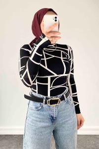 Lamelif Balıkçı Yaka İnce Yazı Baskılı Body Siyah