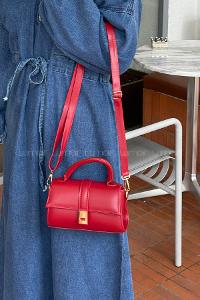 Lamelif Ruby Model Mini Üstten Ayarlanabilir Yan Askılı Kapaklı Çanta Bordo