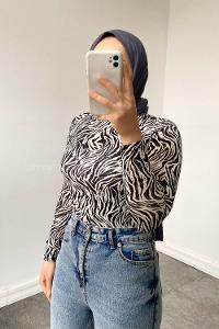 Black White Turtle Neck Long Arm Combed Fabric Body