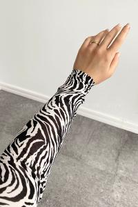 Black White Turtle Neck Long Arm Combed Fabric Body
