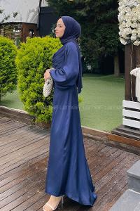 Lamelif Ön Drapeli Saten Tesettür Elbise Lacivert