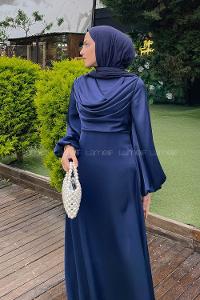 Lamelif Ön Drapeli Saten Tesettür Elbise Lacivert