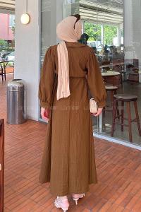 Lamelif Yaka Dantel Detaylı Elbise Kahverengi