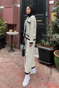 Lamelif Cep Detaylı Düğme Detaylı Triko Tesettür Takım Ekru