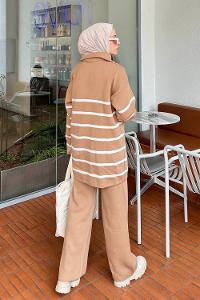 Lamelif Yaka Fermuarlı Çizgili Triko Tesettür Takım Sütlü Kahve