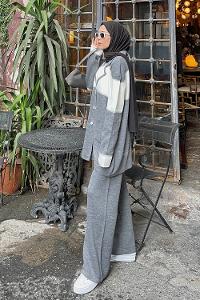 Lamelif Yakalı Önü Düğmeli Tasarım Triko Tesettür Takım Gri