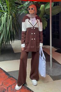 Lamelif Yakalı Önü Düğmeli Tasarım Triko Tesettür Takım Kahverengi