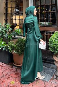 Lamelif Ön Drapeli Saten Tesettür Elbise Zümrüt
