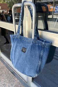 Lamelif Yıkamalı Düz Taş İşlemeli Kot Cırt Kapamalı Armalı Çanta 