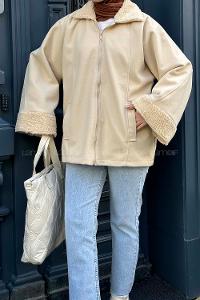 Lamelif Gömlek Yaka Düşük Omuz Kürk Detaylı Mont Krem