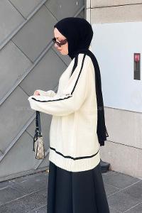 Lamelif Balıkçı Yaka SiyahŞerit Detaylı Kazak Ekru