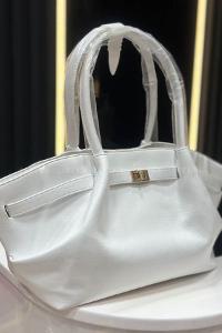White Without Accessories Skin Hand Bag Arm Bag Bag
