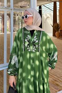 Lamelif Düğmeli Yarasa Kol Etnik Desen Tesettür Elbise Yeşil