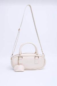 Lamelif Charm Detaylı Fermuarlı Ayarlanabilir Askılı El, Kol ve Omuz Çantası Krem