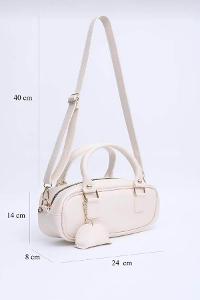 Lamelif Charm Detaylı Fermuarlı Ayarlanabilir Askılı El, Kol ve Omuz Çantası Krem