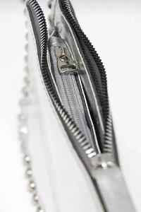 Lamelif Zımbalı Çapraz Askılı Zincirli Model Yumuşak Deri Fermuarlı Kadın Omuz Çantası Gümüş