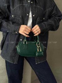 Lamelif Charm Detaylı Fermuarlı Ayarlanabilir Askılı El, Kol ve Omuz Çantası Zümrüt