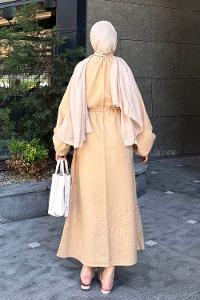 Lamelif Balon Kol Bağlamalı Tesettür Elbise Kum Beji