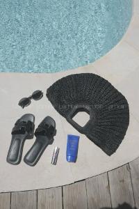 Black Buckle Skin Hand Bag Bag