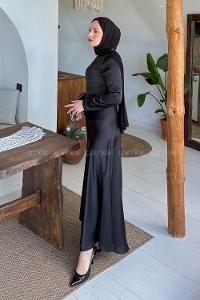 Lamelif Broş Detaylı Saten Elbise Siyah