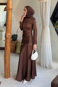 Lamelif Broş Detaylı Saten Elbise Acı Kahve