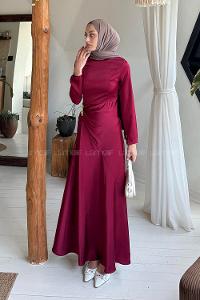 Lamelif Broş Detaylı Saten Elbise Bordo